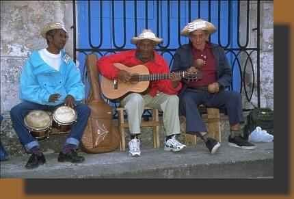 3 musiciens.